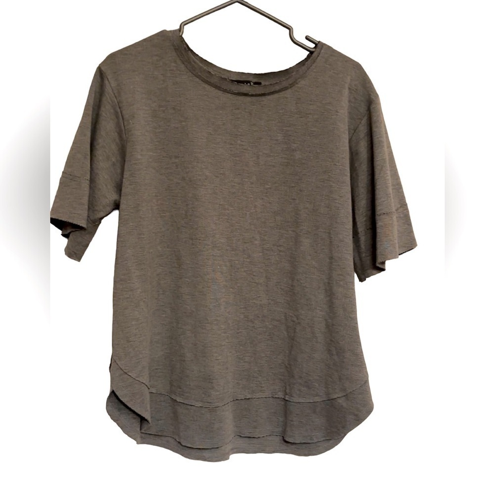 Beulah style grey short sleeves round neck top Sz M/L
